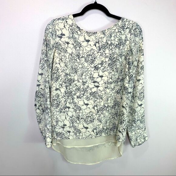 SALE💕 The limited small flowy blouse cream (Pc) - Picture 1 of 7